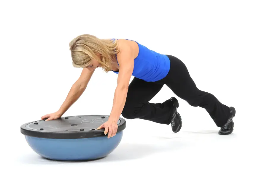 I Migliori Esercizi con palla BOSU per aumentare l'equilibrio e la forza