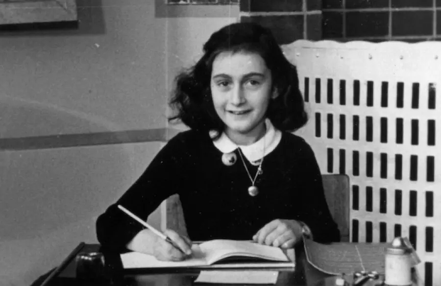 Volevano vendere il costume di Anna Frank per Halloween: ecco cosa è successo dopo 