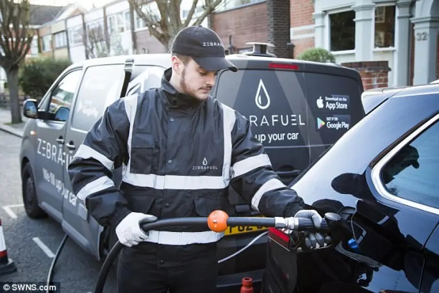 Londra: arriva il rifornimento a domicilio via app